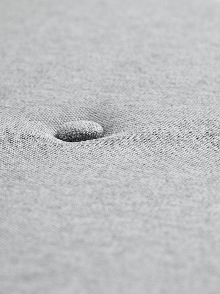 Banc en bambou avec étagère et assise tissu gris