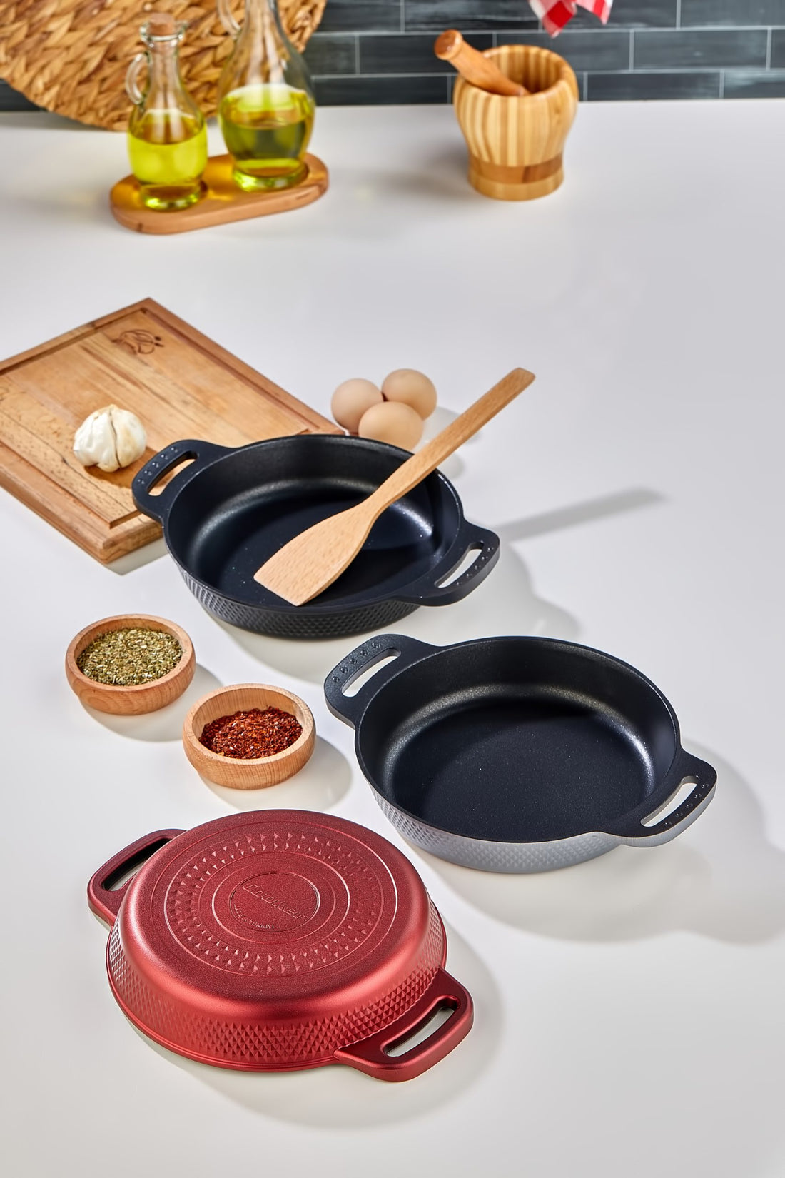 Amboss Kuvars Ensemble de 2 Poêles en Fonte avec Revêtement Titane 18 cm et 22 cm – Bordeaux