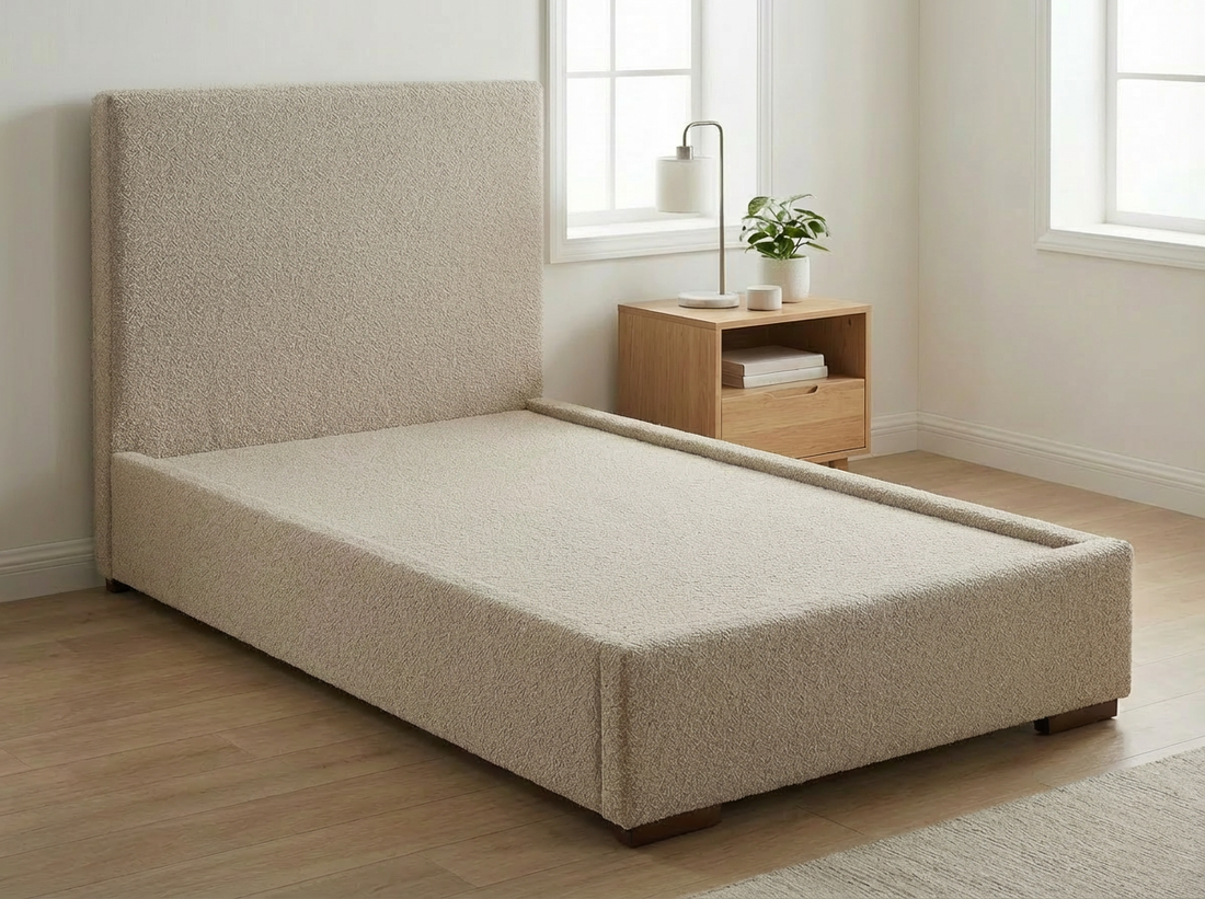 Lit Simple (90x200 cm) "Cosy Chic" en Tissu Bouclé Beige Clair - Tête de Lit Haute et Base Rembourrée (Lit Coffre)