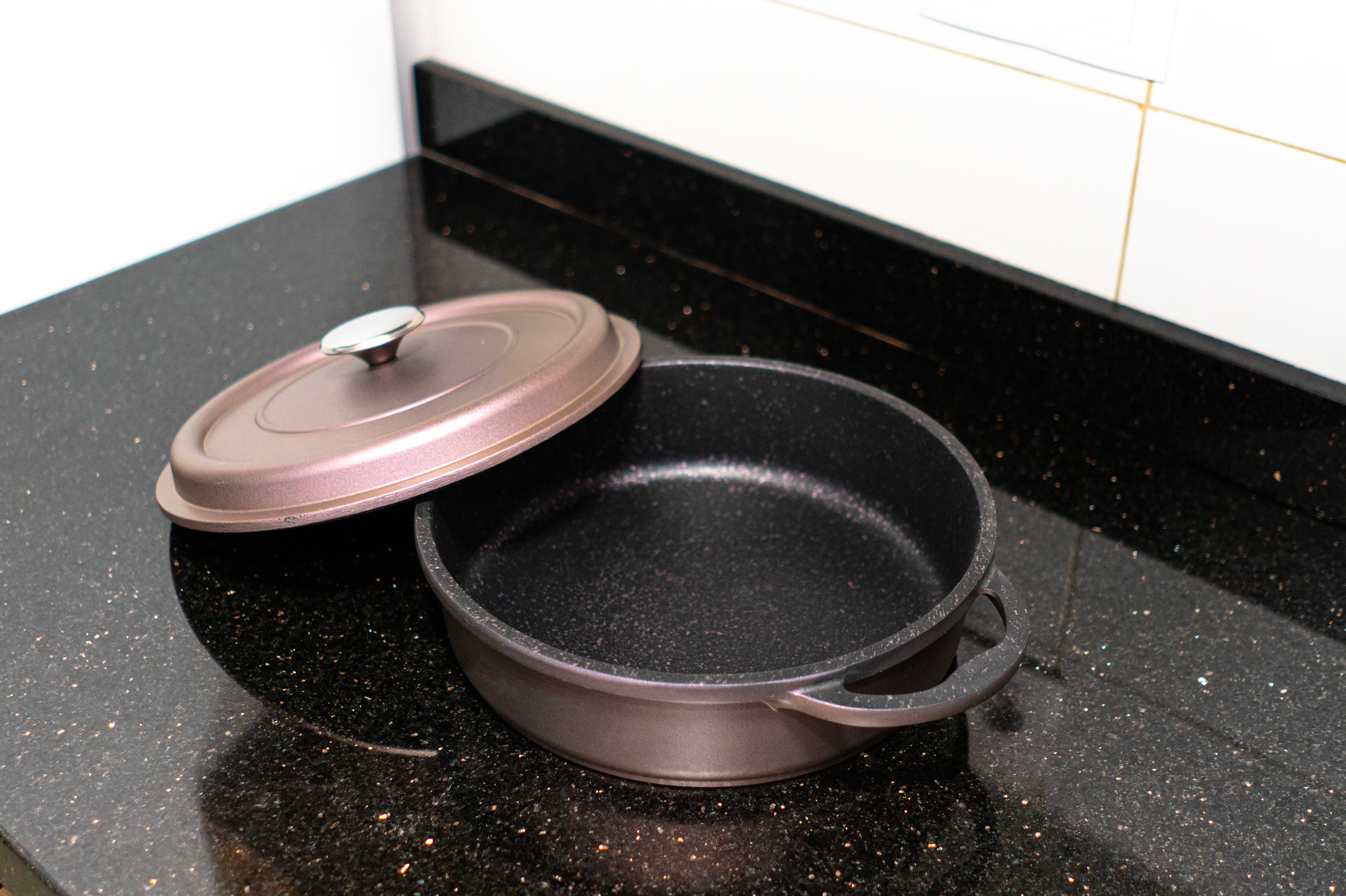 Faitout Ovale en Fonte Émaillée 26 cm – Bordeaux Métallisé