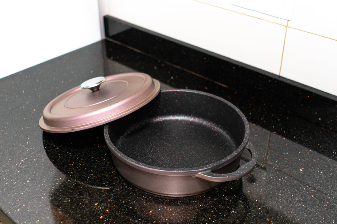 Faitout Ovale en Fonte Émaillée 26 cm – Bordeaux Métallisé