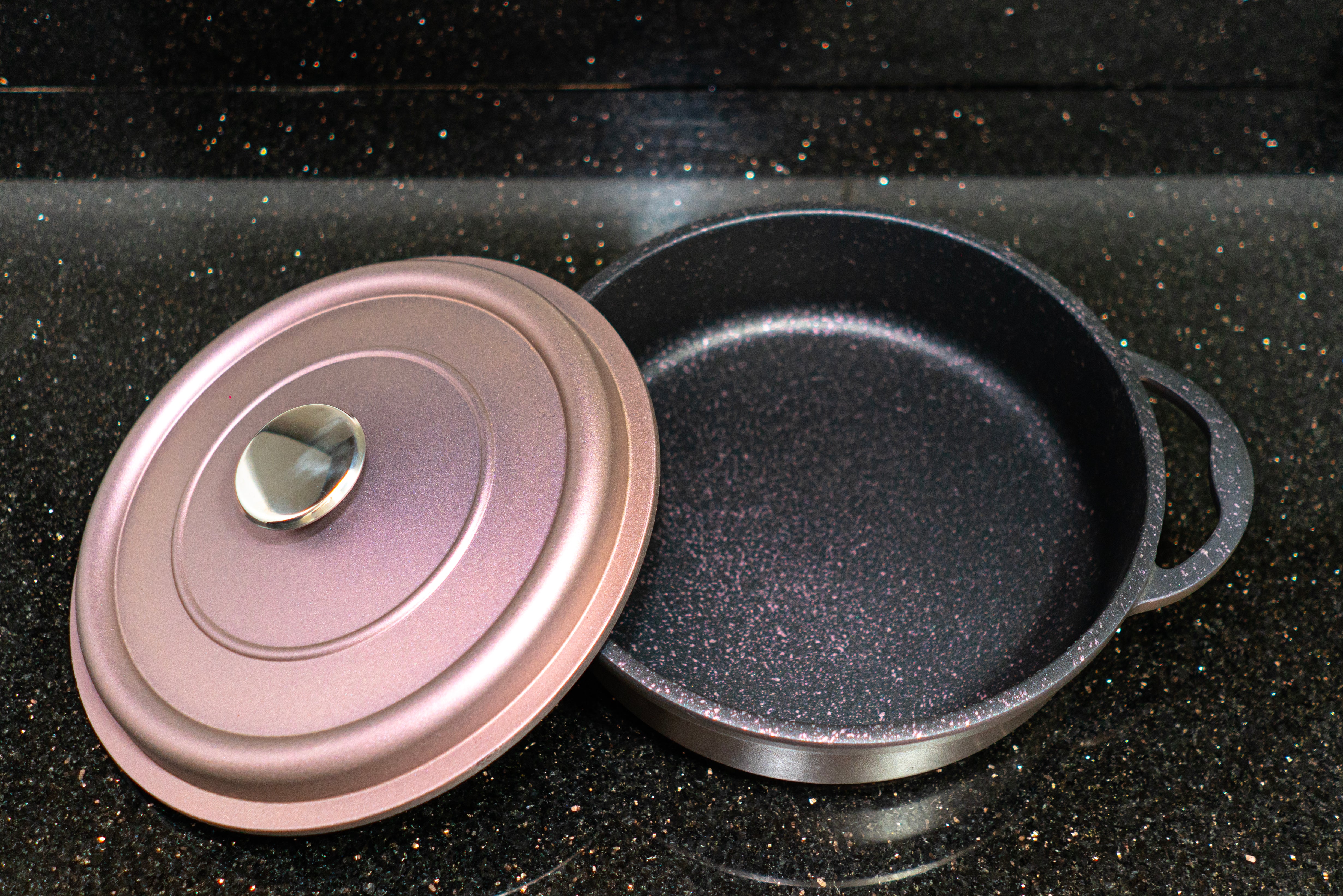 Faitout Ovale en Fonte Émaillée 26 cm – Bordeaux Métallisé