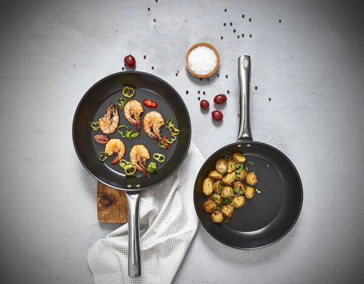 Amboss Dark Granit – Poêle antiadhésive au revêtement titane (Disponible en variantes : Ø 24 cm, Ø 26 cm, Ø 28 cm, Ø 30 cm)