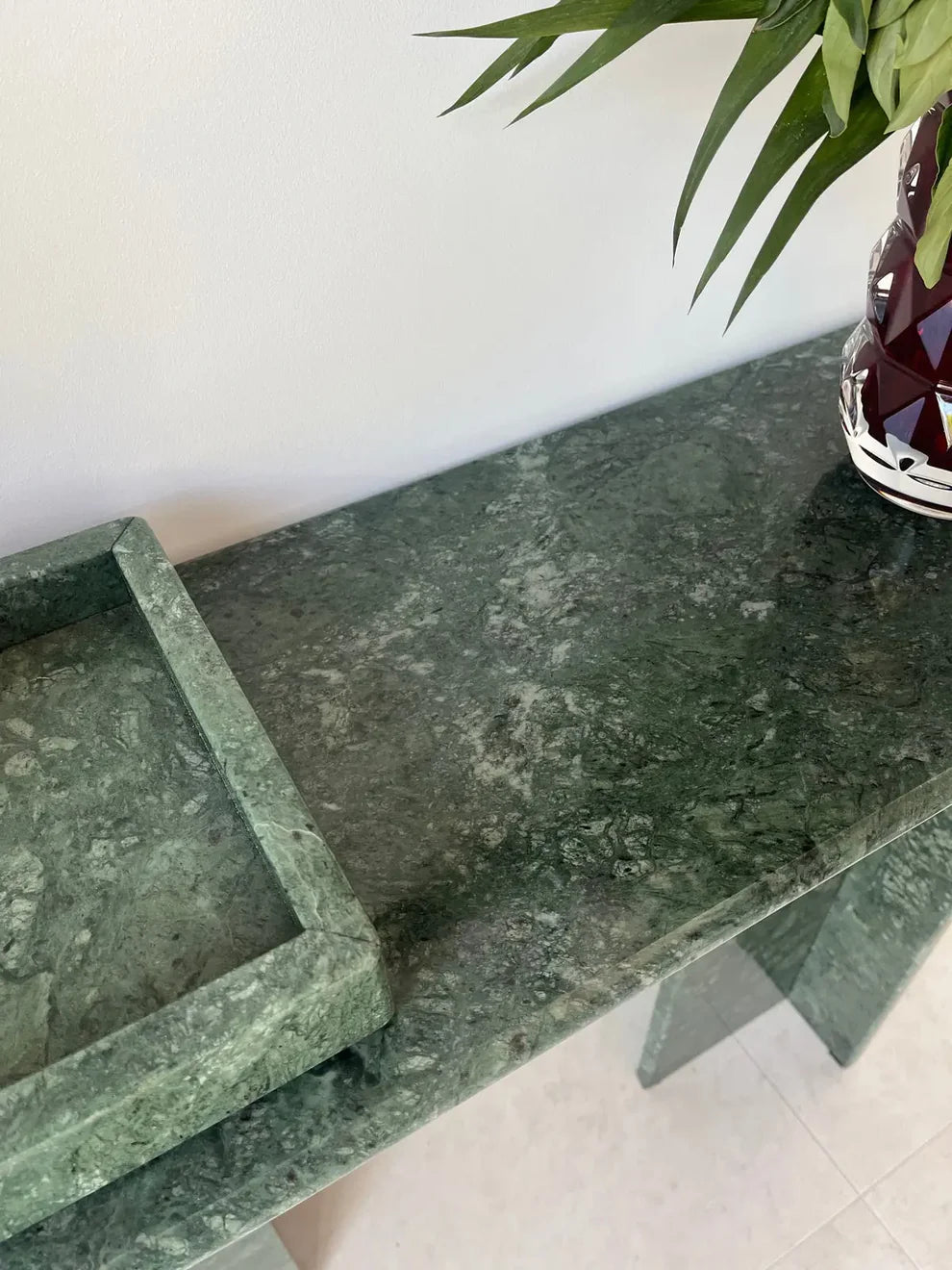 Console en marbre vert  – Élégance naturelle