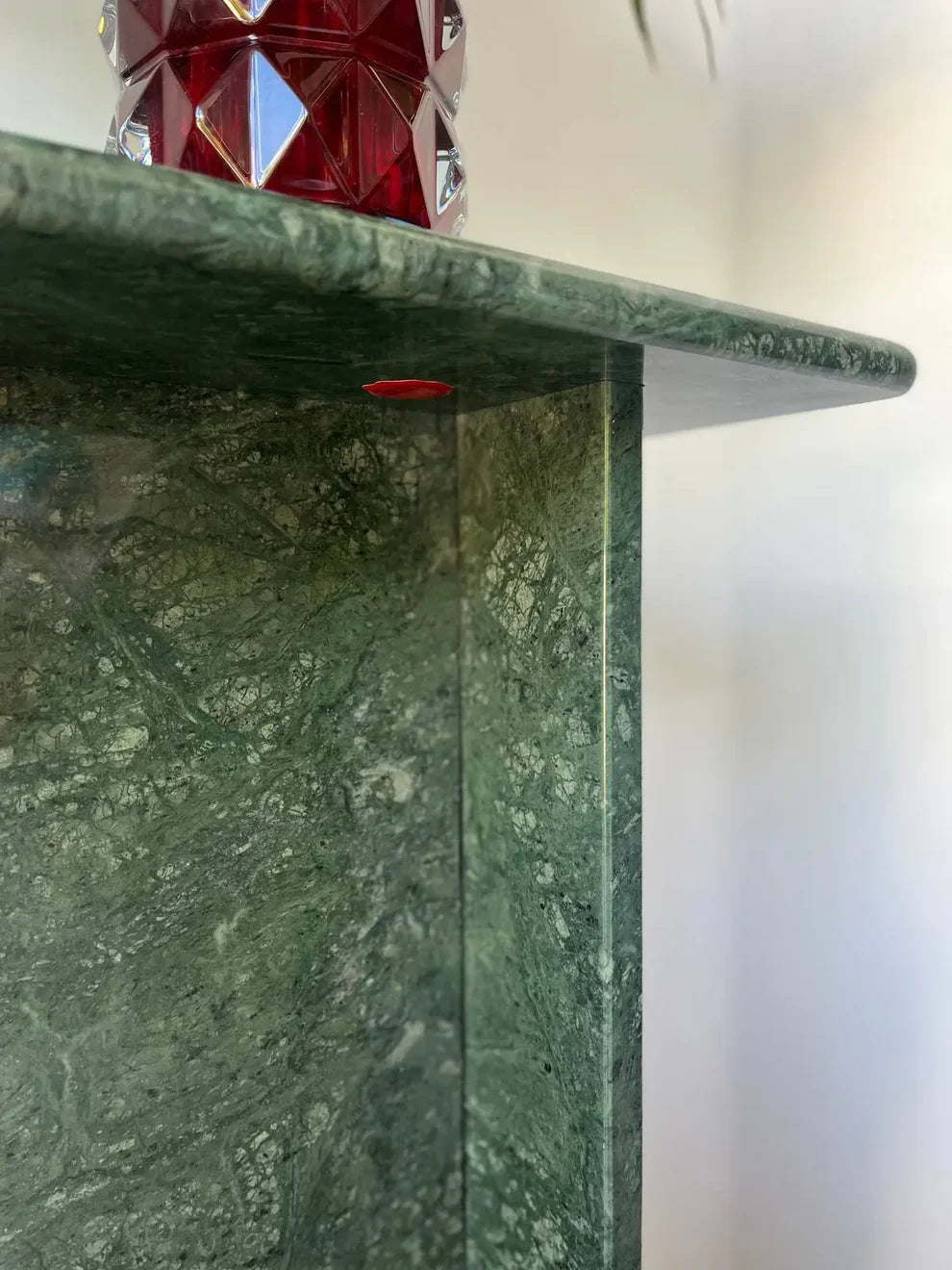 Console en marbre vert  – Élégance naturelle